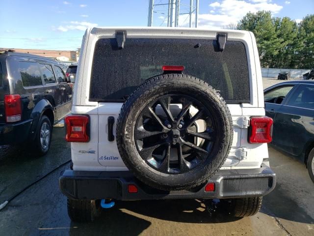 1C4JJXP69NW274709 - 2022 JEEP WRANGLER U SAHARA 4XE WHITE photo 6