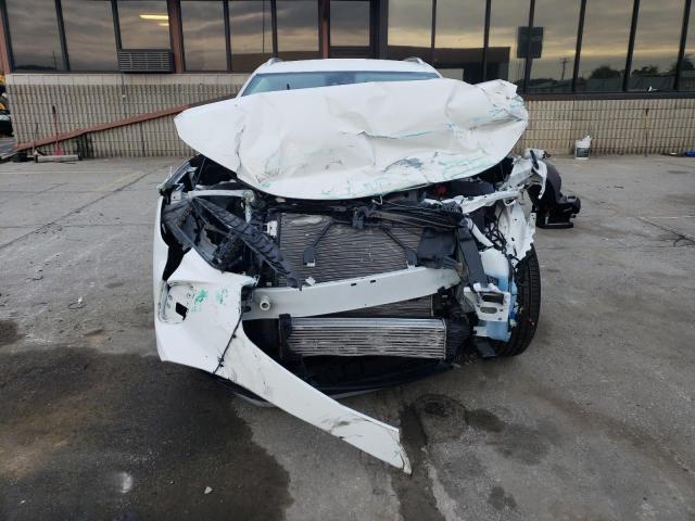 LRBAZLR47ND161915 - 2022 BUICK ENVISION PREFERRED WHITE photo 5