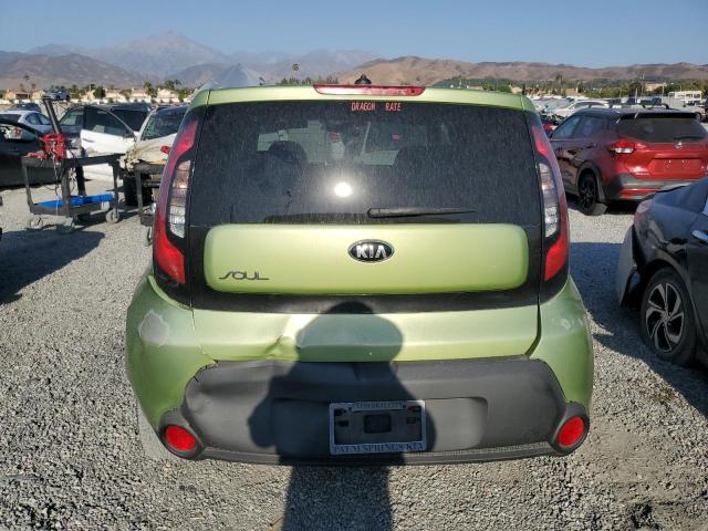 KNDJN2A24F7773538 - 2015 KIA SOUL GREEN photo 6