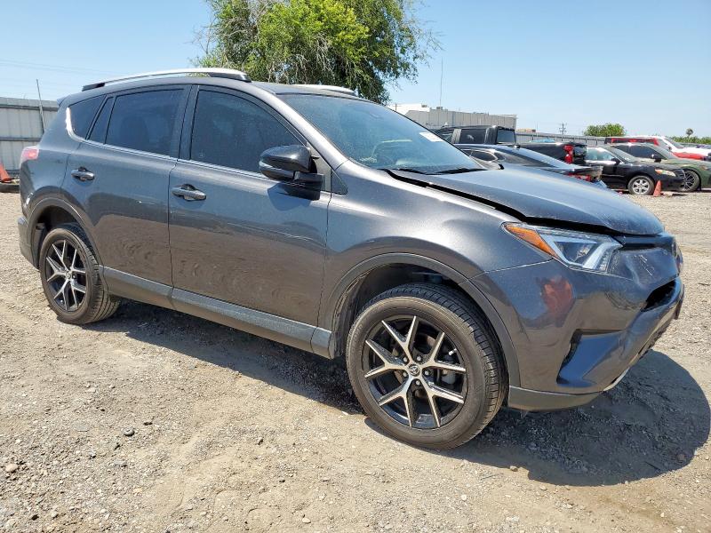 JTMNFREV0JJ153423 - 2018 TOYOTA RAV4 SE 灰色 照片 4