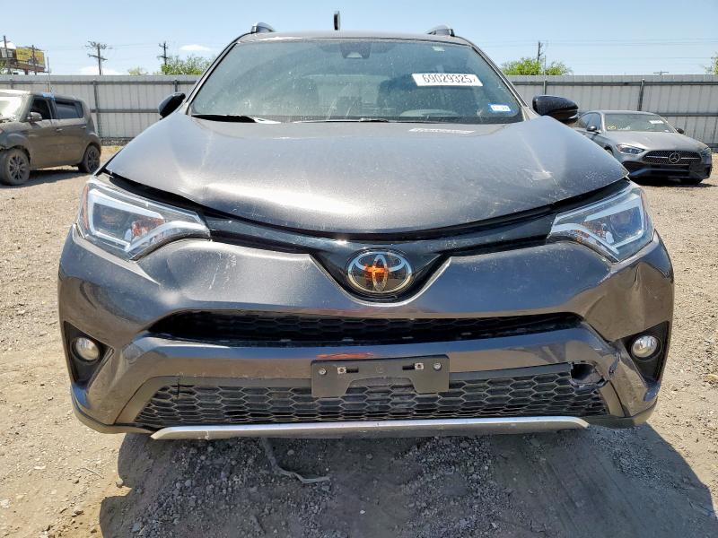 JTMNFREV0JJ153423 - 2018 TOYOTA RAV4 SE 灰色 照片 5