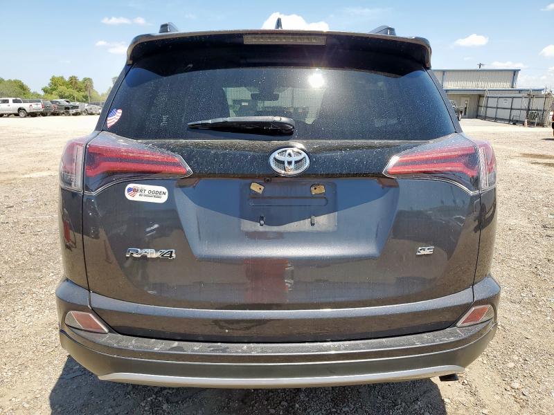 JTMNFREV0JJ153423 - 2018 TOYOTA RAV4 SE 灰色 照片 6