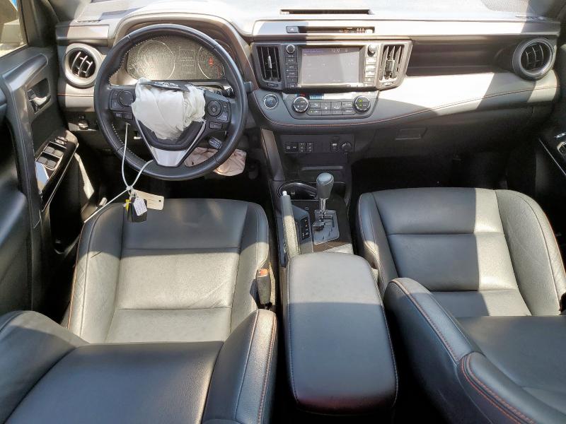 JTMNFREV0JJ153423 - 2018 TOYOTA RAV4 SE 灰色 照片 8