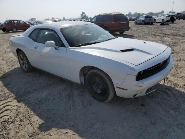 2C3CDZAG9GH250073 - 2016 DODGE CHALLENGER SXT WHITE photo 4