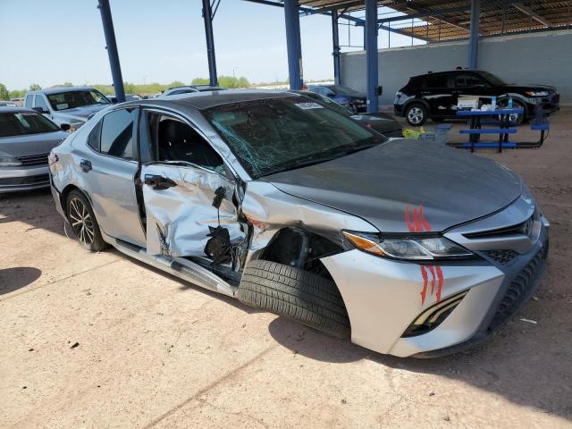 4T1B11HK6JU558362 - 2018 TOYOTA CAMRY L 银色 照片 4