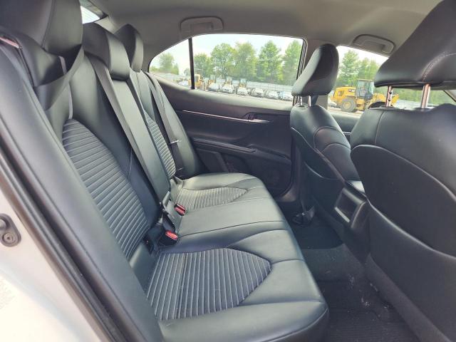 4T1B11HK6JU639569 - 2018 TOYOTA CAMRY L WHITE photo 10