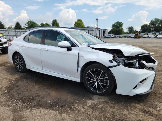 4T1B11HK6JU639569 - 2018 TOYOTA CAMRY L WHITE photo 4