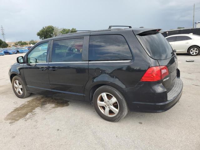 2V4RW3DG1BR802957 - 2011 VOLKSWAGEN ROUTAN SE Noir photo 2
