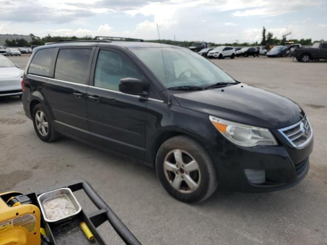 2V4RW3DG1BR802957 - 2011 VOLKSWAGEN ROUTAN SE Noir photo 4