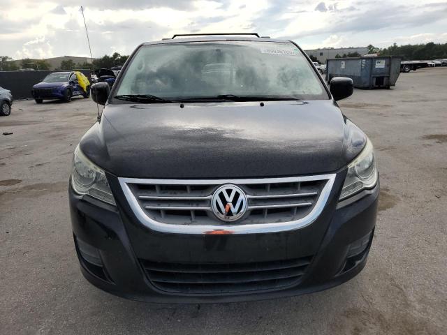 2V4RW3DG1BR802957 - 2011 VOLKSWAGEN ROUTAN SE Noir photo 5