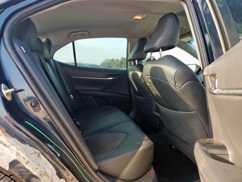 4T1B11HK9JU586608 - 2018 TOYOTA CAMRY L BLACK photo 10