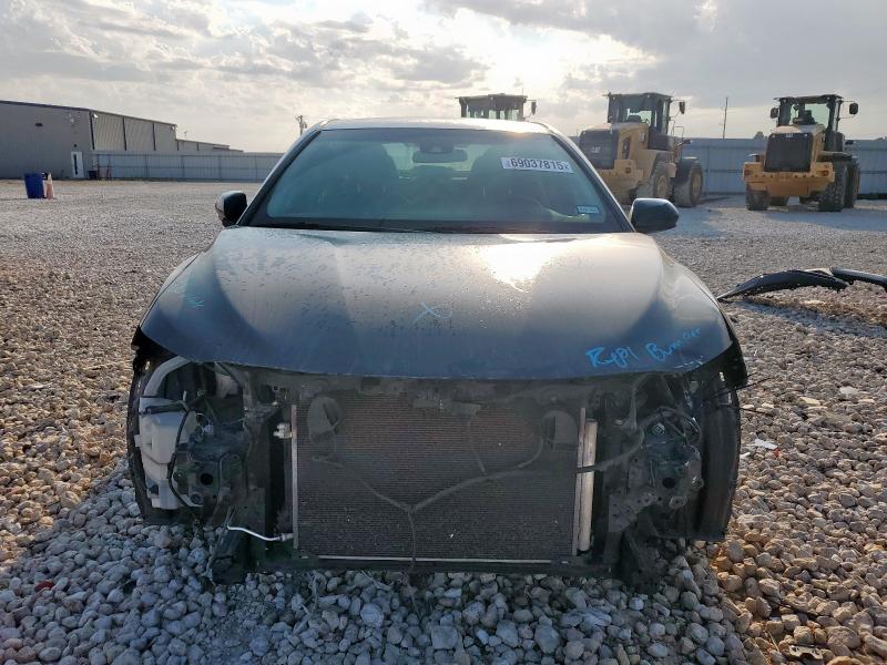 4T1B11HK9JU586608 - 2018 TOYOTA CAMRY L BLACK photo 5