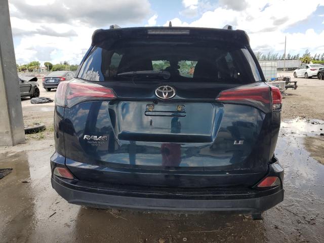 JTMZFREVXJJ725244 - 2018 TOYOTA RAV4 LE Blau Foto 6