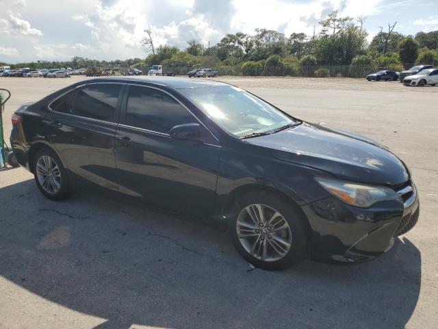 4T1BF1FK6HU381424 - 2017 TOYOTA CAMRY LE BLACK photo 4