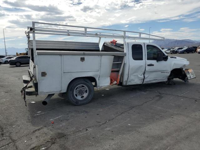 1GBHC29698E131475 - 2008 CHEVROLET SILVERADO C2500 HEAVY DUTY WHITE photo 3