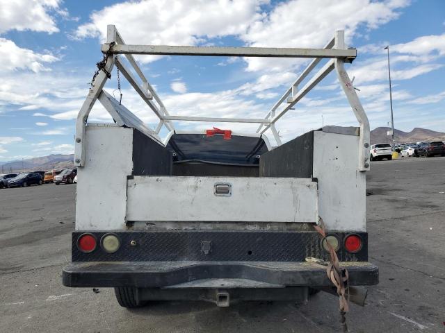 1GBHC29698E131475 - 2008 CHEVROLET SILVERADO C2500 HEAVY DUTY WHITE photo 6