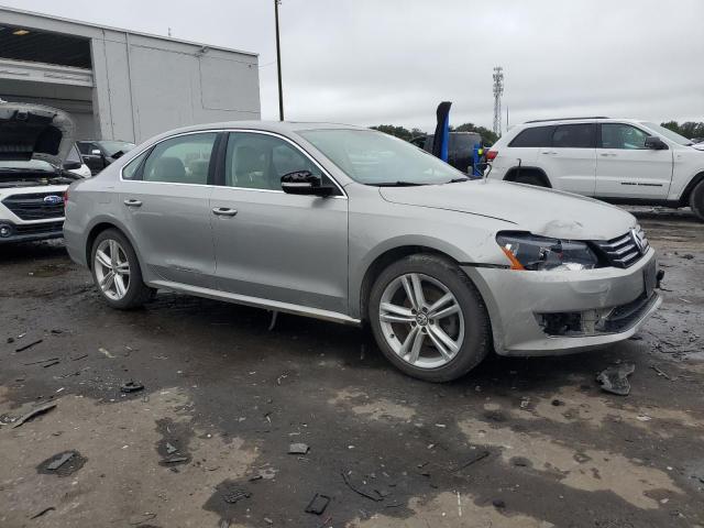 1VWBT7A33EC107807 - 2014 VOLKSWAGEN PASSAT SE SILVER photo 4