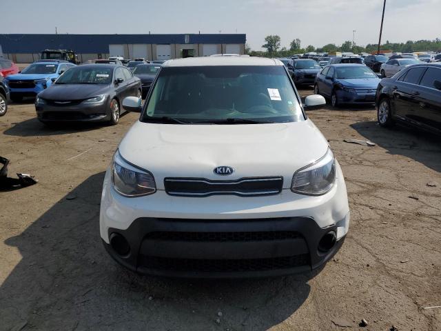 KNDJN2A27K7669734 - 2019 KIA SOUL Weiß Foto 5