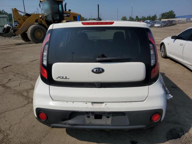 KNDJN2A27K7669734 - 2019 KIA SOUL Weiß Foto 6