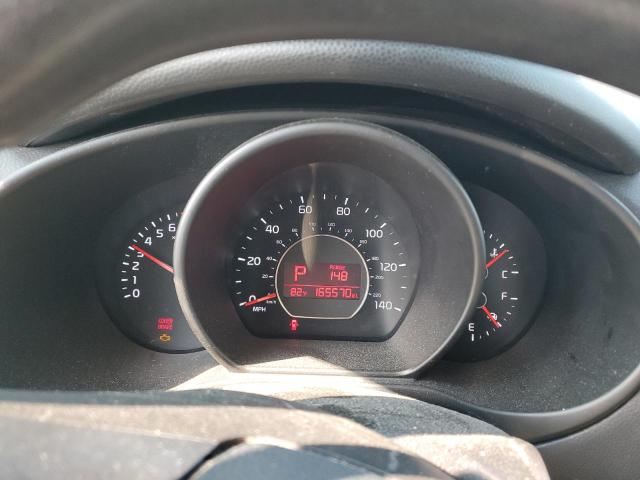 KNDJN2A27K7669734 - 2019 KIA SOUL Weiß Foto 9