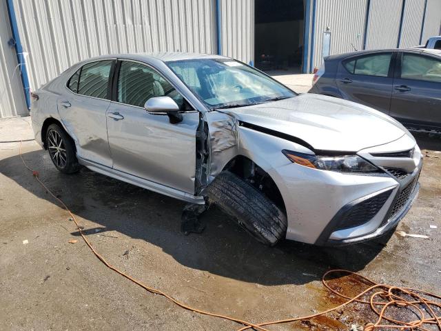 4T1G11AK5PU145681 - 2023 TOYOTA CAMRY SE NIGHT SHADE SILVER photo 4