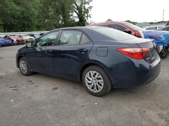 2T1BURHE8JC009957 - 2018 TOYOTA COROLLA L Niebieski zdjęcie 2