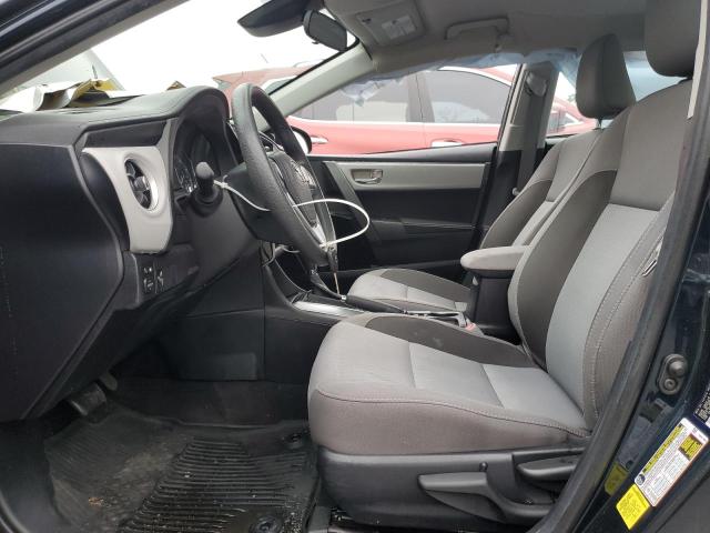 2T1BURHE8JC009957 - 2018 TOYOTA COROLLA L Niebieski zdjęcie 7