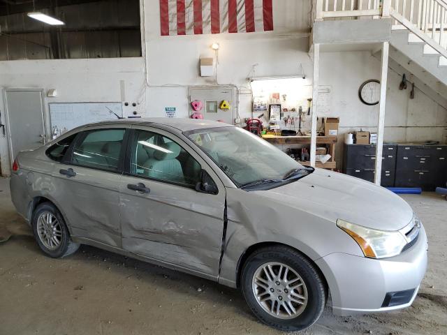 1FAHP3FNXAW189117 - 2010 FORD FOCUS SE SILVER photo 4