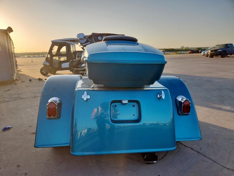 1HD1KBC19KB607843 - 2019 HARLEY-DAVIDSON FLHX BLUE photo 4