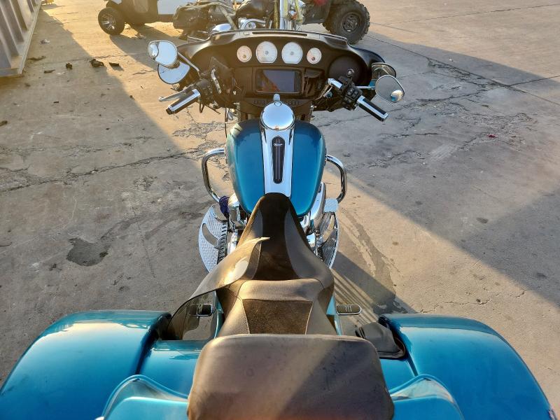 1HD1KBC19KB607843 - 2019 HARLEY-DAVIDSON FLHX BLUE photo 6