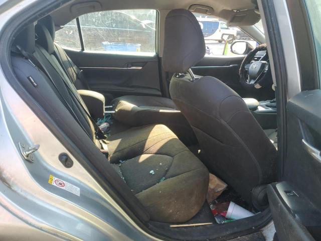 4T1B11HK0JU097689 - 2018 TOYOTA CAMRY L SILVER photo 10