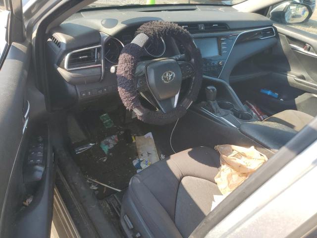 4T1B11HK0JU097689 - 2018 TOYOTA CAMRY L SILVER photo 8