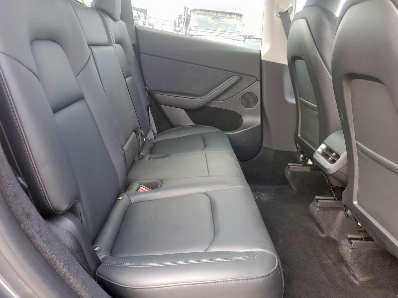 7SAYGDEE0PA088487 - 2023 TESLA MODEL Y 灰色 照片 11