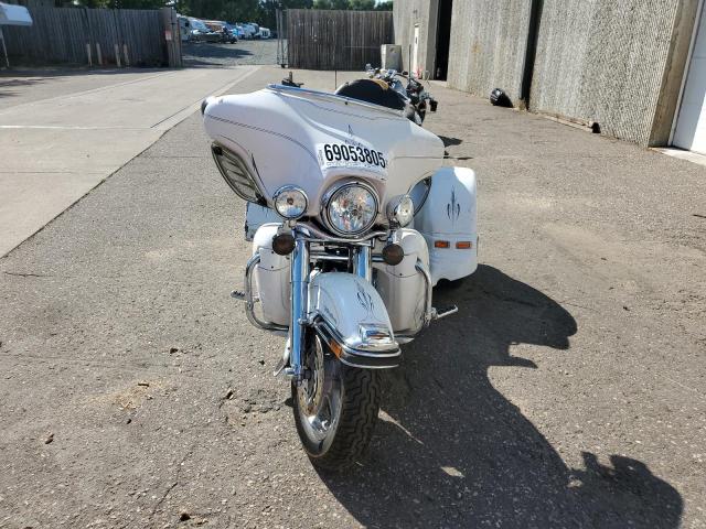 1HD1FCW124Y606409 - 2004 HARLEY-DAVIDSON FLHTCUI WHITE photo 2