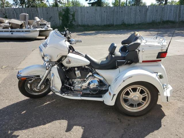 1HD1FCW124Y606409 - 2004 HARLEY-DAVIDSON FLHTCUI WHITE photo 3