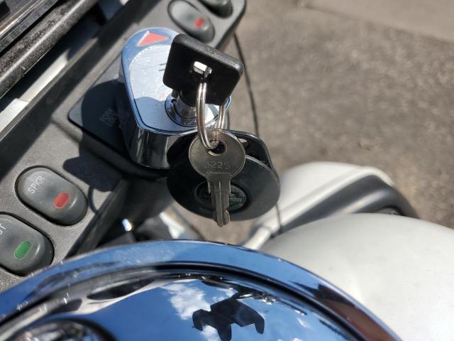 1HD1FCW124Y606409 - 2004 HARLEY-DAVIDSON FLHTCUI WHITE photo 8