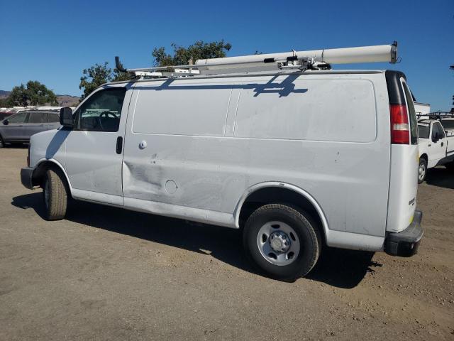 1GCWGFCA2D1903408 - 2013 CHEVROLET EXPRESS G2 WHITE photo 2