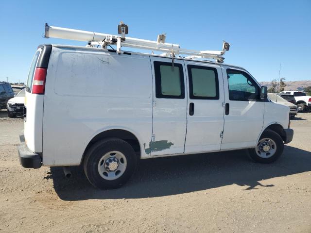 1GCWGFCA2D1903408 - 2013 CHEVROLET EXPRESS G2 WHITE photo 3