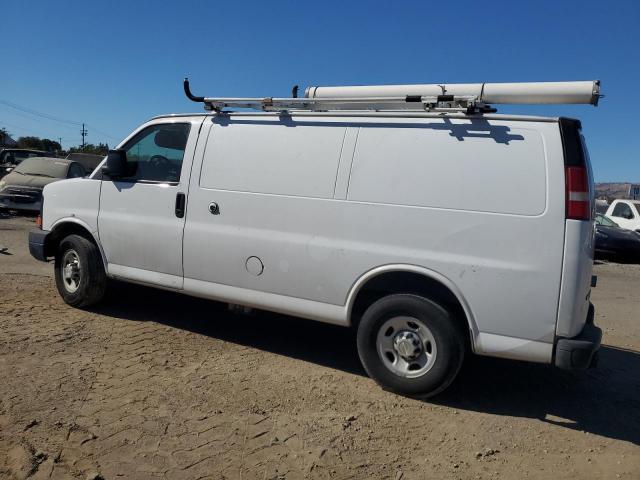 1GCWGFCA2D1193586 - 2013 CHEVROLET EXPRESS G2 WHITE photo 2