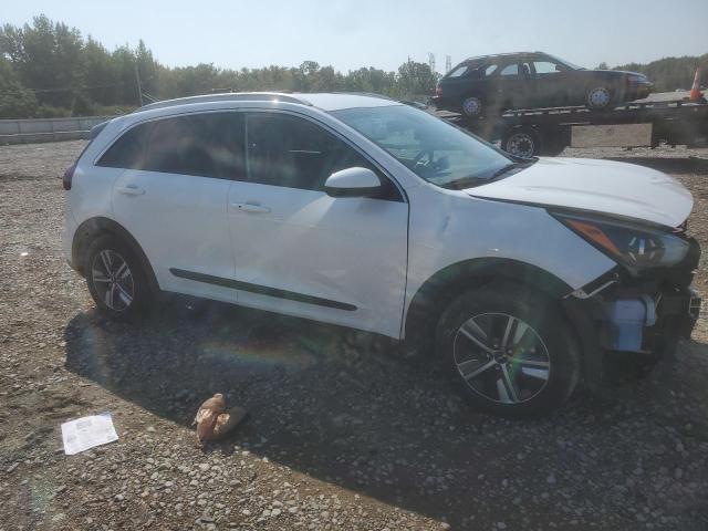 KNDCB3LC9N5548961 - 2022 KIA NIRO LX WHITE photo 4