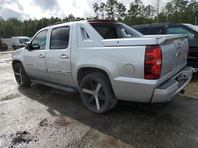 3GNMCGE08DG111236 - 2013 CHEVROLET AVALANCHE LTZ SILVER photo 2