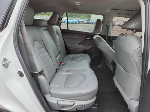 5TDGZRAH0NS552566 - 2022 TOYOTA HIGHLANDER XLE Weiß Foto 11