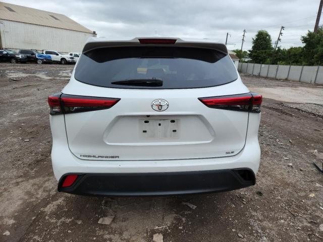 5TDGZRAH0NS552566 - 2022 TOYOTA HIGHLANDER XLE Weiß Foto 6