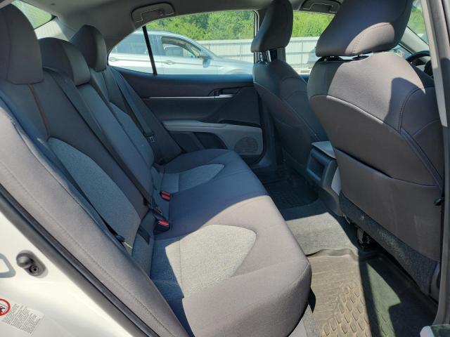 4T1B11HK6JU632881 - 2018 TOYOTA CAMRY L თეთრი ფოტო 10