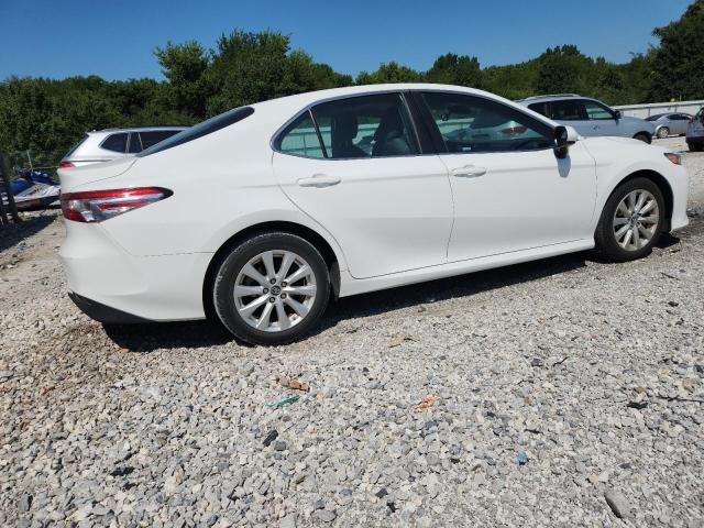 4T1B11HK6JU632881 - 2018 TOYOTA CAMRY L თეთრი ფოტო 3