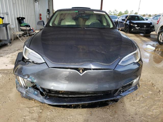 5YJSA1E25HF218258 - 2017 TESLA MODEL S Grau Foto 5