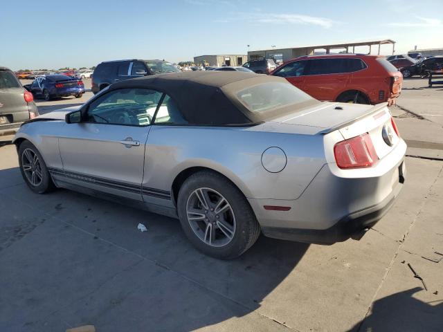 1ZVBP8EM7C5203647 - 2012 FORD MUSTANG SILVER photo 2