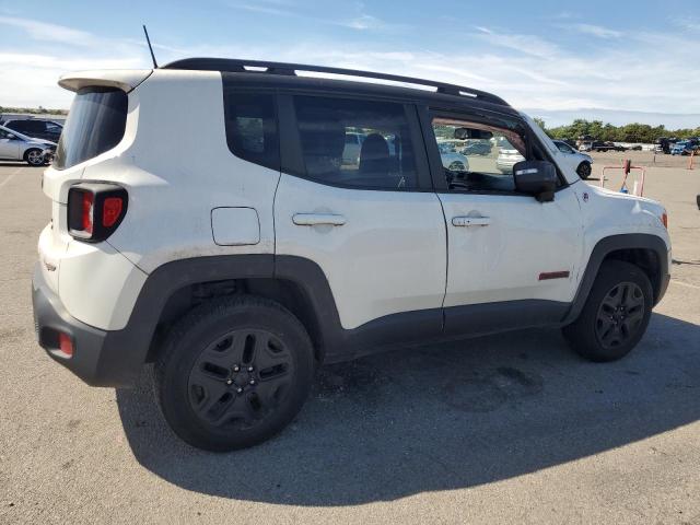ZACCJBCB1JPJ03665 - 2018 JEEP RENEGADE TRAILHAWK WHITE photo 3