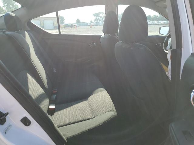3N1CN7APXKL840556 - 2019 NISSAN VERSA S أبيض صورة 10