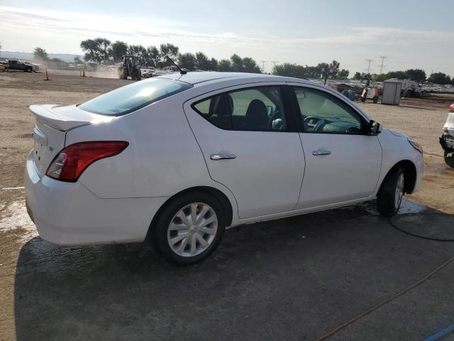3N1CN7APXKL840556 - 2019 NISSAN VERSA S أبيض صورة 3